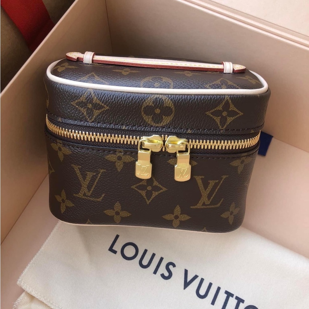 BRAND NEW NICE NANO TOILETRY POUCH - Picture 2 of 4